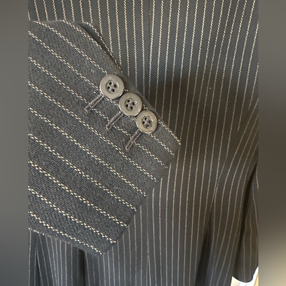 Oscar de la Renta Black Pinstripe Women's Blazer size 4 - Picture 6 of 9